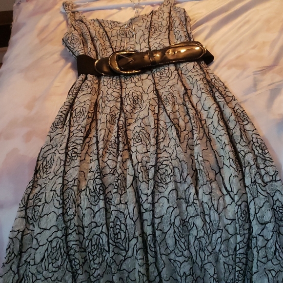 Sundress - Picture 3 of 9